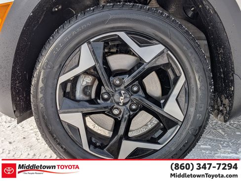 Used 2024 Kia Seltos EX image 9