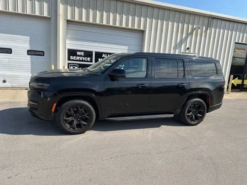 Used 2023 Jeep Wagoneer Series II image 15