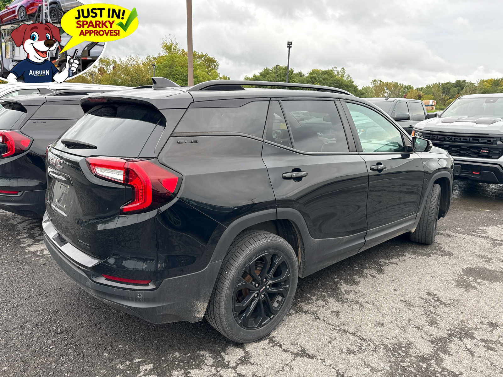 Used 2022 GMC Terrain SLE w/ Driver Convenience Package AWD/4WD image 3