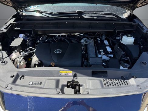 Used 2022 Toyota Highlander XLE AWD/4WD image 20