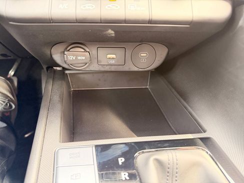 Used 2025 Hyundai Elantra SE FWD image 21