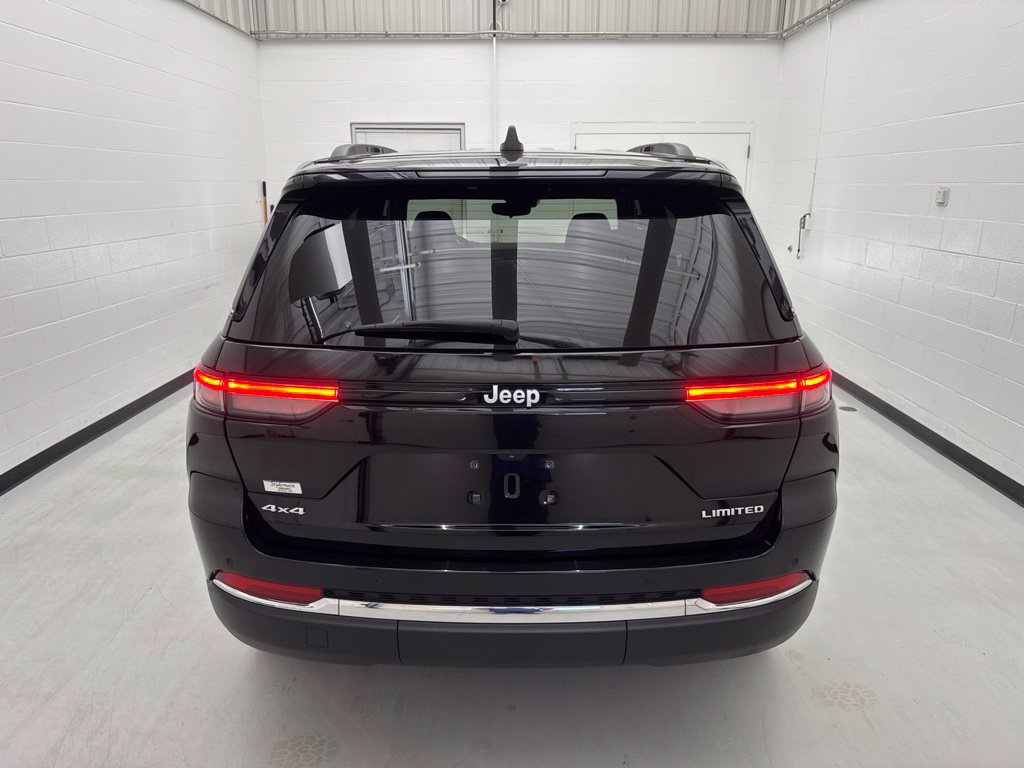 Used 2024 Jeep Grand Cherokee Limited AWD/4WD image 5