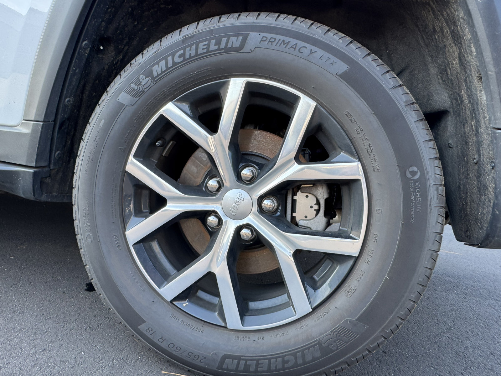 Used 2025 Jeep Grand Cherokee Limited w/ Luxury Tech Group II RWD image 23