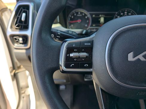 Used 2023 Kia Sorento LX image 25