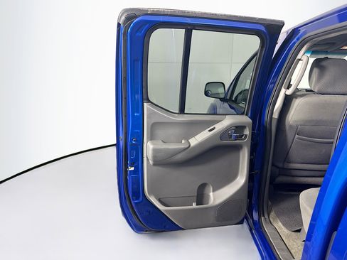 Used 2013 Nissan Frontier SV image 24