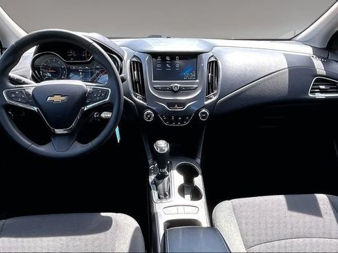 Used 2017 Chevrolet Cruze LT FWD image 7