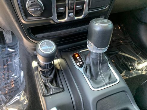 Used 2021 Jeep Wrangler Unlimited Sahara w/ Uconnect 4C Nav & Sound Group AWD/4WD image 25