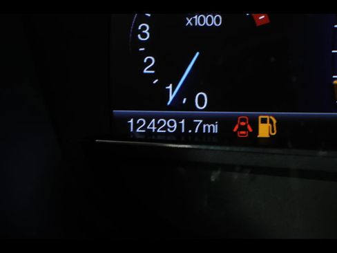 Used 2017 Ford Explorer XLT w/ Equipment Group 202A AWD/4WD image 17