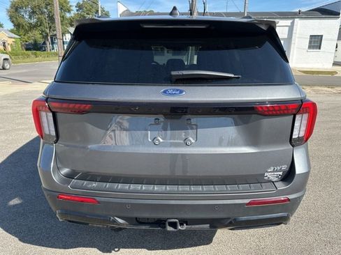 Used 2025 Ford Explorer ST-Line w/ ST-Line Street Pack image 6