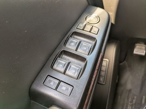 Used 2017 GMC Yukon XL SLT AWD/4WD image 26