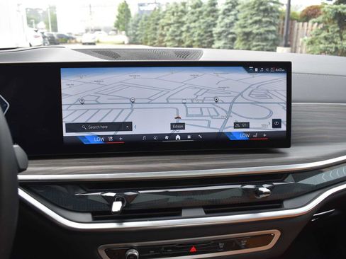 Used 2026 BMW X7 xDrive40i w/ Premium Package AWD/4WD image 24