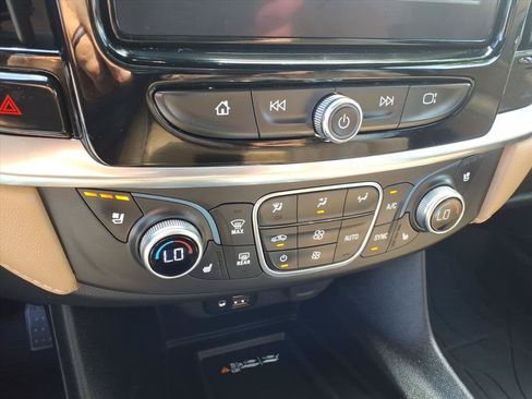 Used 2023 Chevrolet Traverse Premier FWD image 11