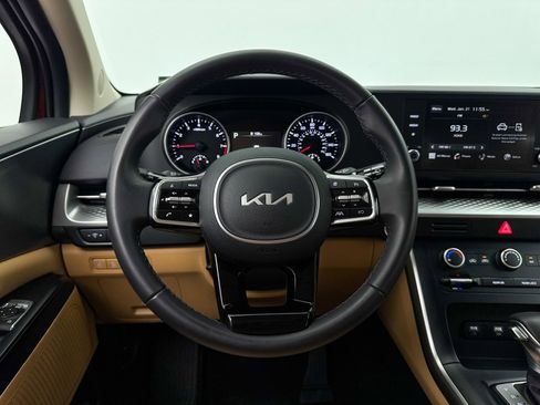 Used 2024 Kia Carnival LX image 31