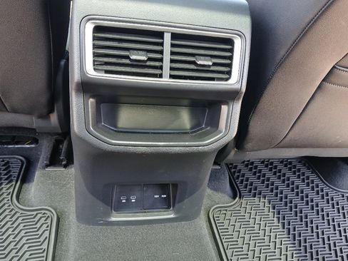 Used 2025 Volkswagen Atlas Cross Sport SE w/ Panoramic Sunroof Package FWD image 37