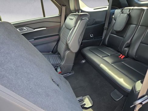 Used 2025 Ford Explorer ST-Line image 13