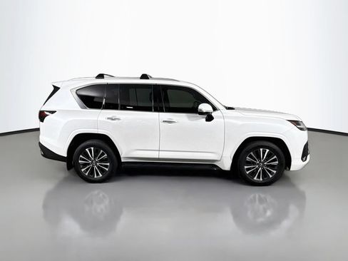 Used 2022 Lexus LX 600 4WD w/ Interior Upgrade Package image 4