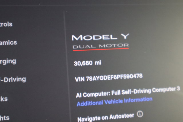 Used 2023 Tesla Model Y Performance AWD/4WD image 39