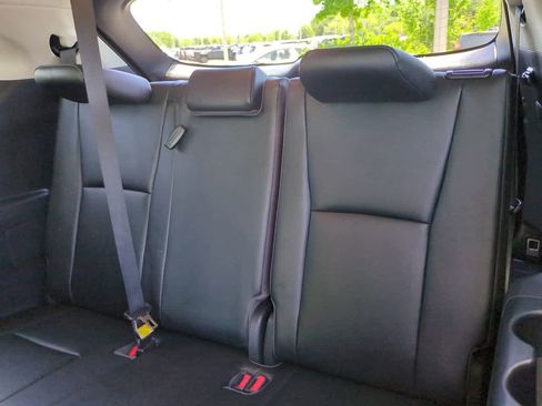 Used 2023 Toyota Highlander XLE FWD image 13
