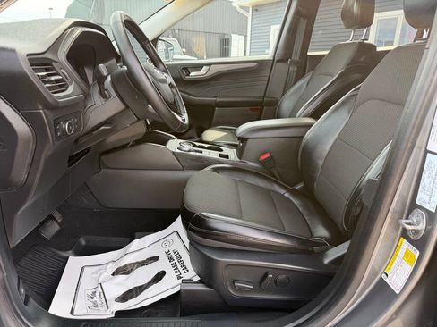 Used 2024 Ford Escape SE w/ Class II Trailer Tow Package image 13