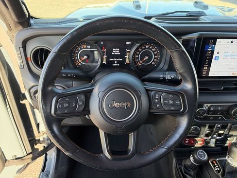 Used 2024 Jeep Gladiator Mojave w/ Technology Group AWD/4WD image 17