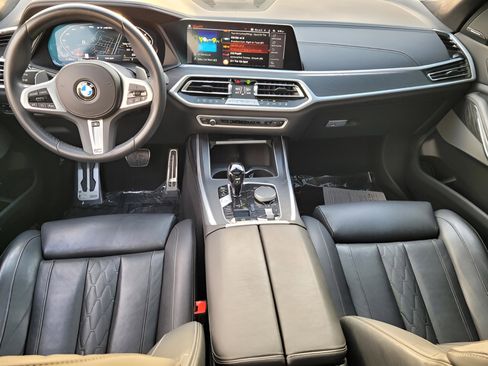 Used 2022 BMW X7 M50i w/ Luxury Seating Package image 9