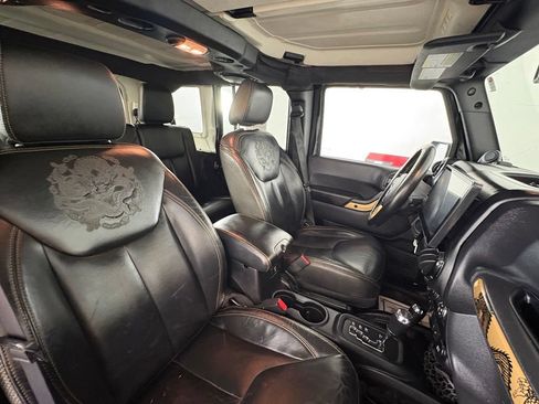 Used 2014 Jeep Wrangler Unlimited Sahara AWD/4WD image 23