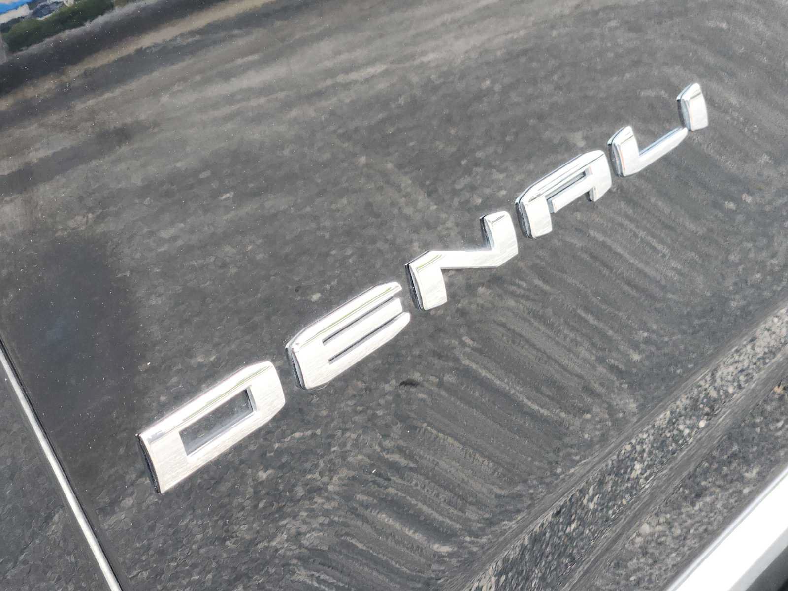 Used 2026 GMC Yukon XL Denali w/ Denali Reserve Package AWD/4WD image 13