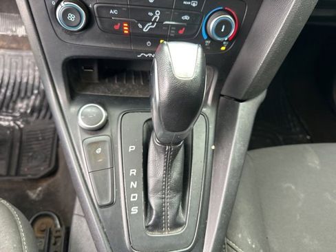 Used 2016 Ford Focus SE w/ SE Sport Package image 16