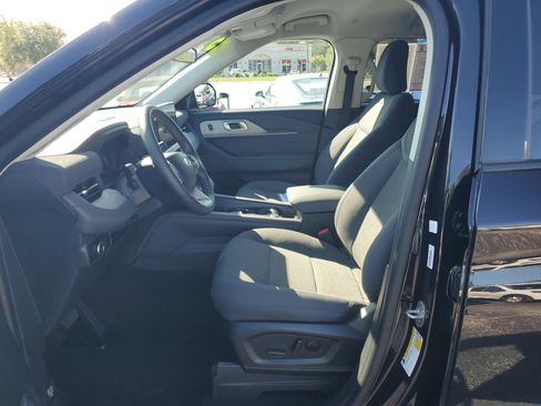 Used 2025 Ford Explorer Active RWD image 18