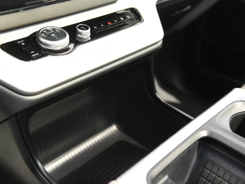 Used 2025 Ford Expedition Active image 30