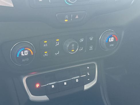 Used 2023 GMC Terrain SLE w/ Driver Convenience Package FWD image 20
