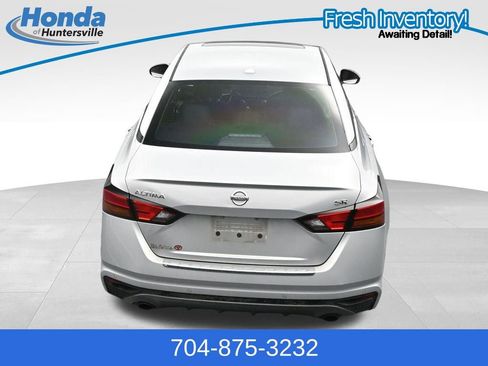 Used 2020 Nissan Altima 2.5 SR w/ Premium Package FWD image 17