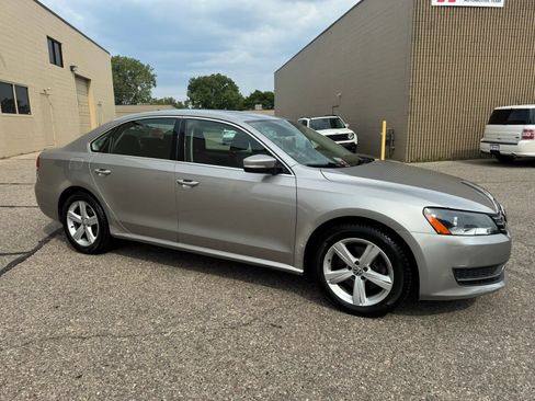 Used 2012 Volkswagen Passat 2.5 SE FWD image 12