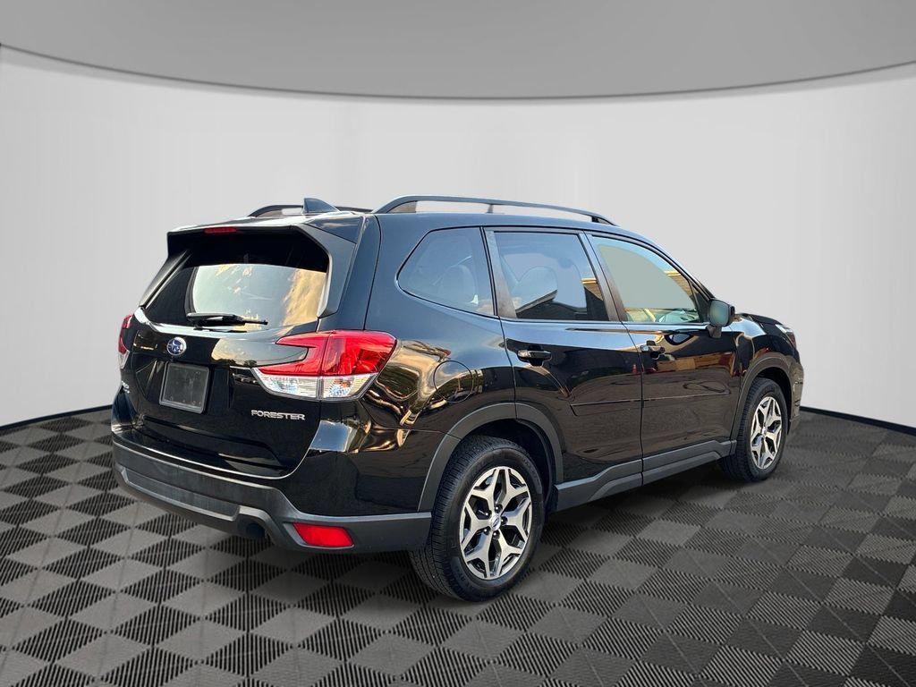 Used 2021 Subaru Forester Premium AWD/4WD image 7