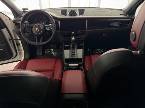Used 2026 Porsche Macan AWD/4WD image 17