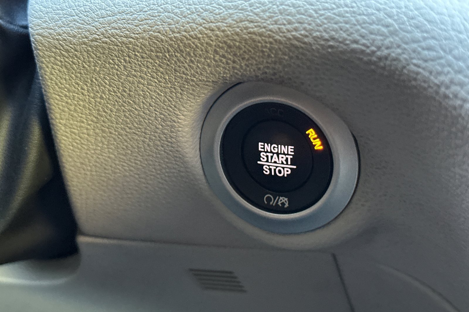 Used 2023 Chrysler Pacifica Limited FWD image 30