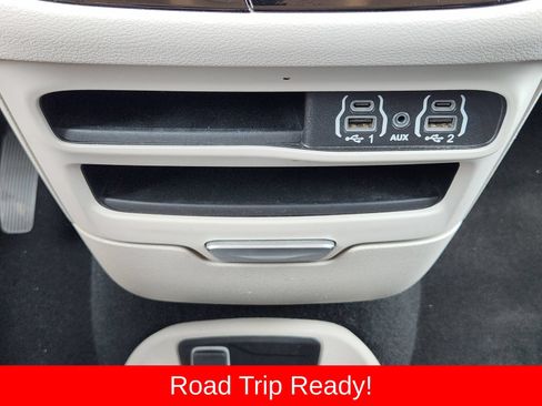 Used 2024 Chrysler Pacifica Touring-L FWD image 26