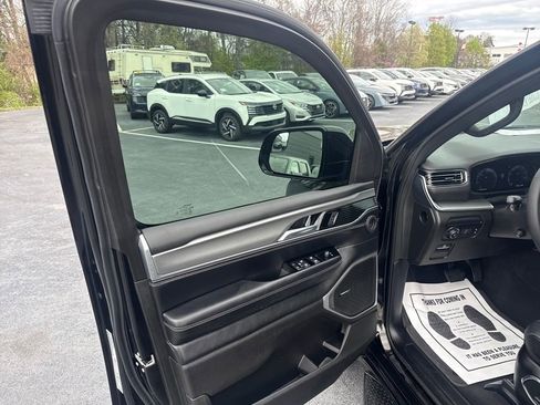 Used 2024 Jeep Wagoneer Series II image 10