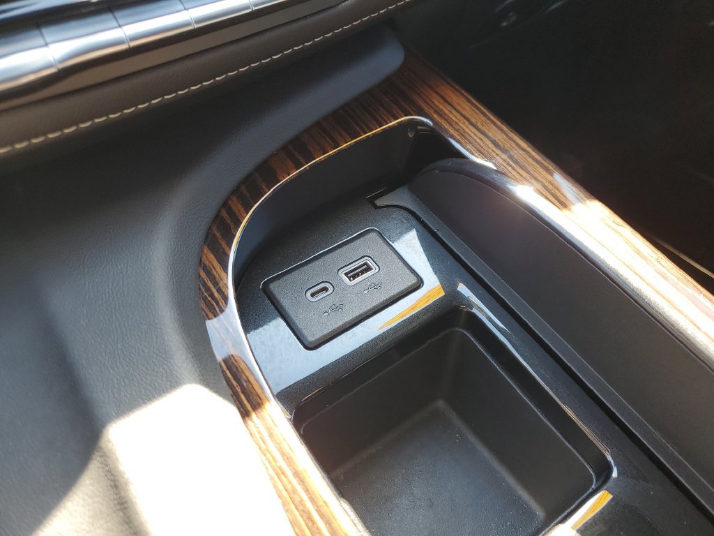 Used 2023 Cadillac Escalade ESV Premium Luxury AWD/4WD image 23