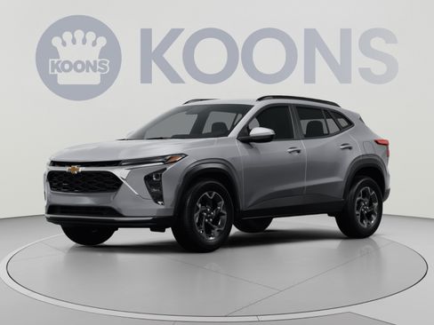 Used 2025 Chevrolet Trax LT FWD image 1
