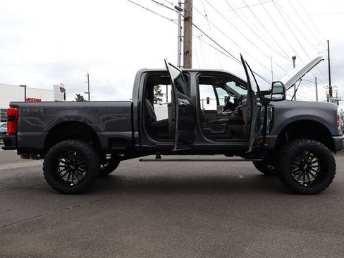 Used 2025 Ford F250 Platinum w/ Platinum Plus Package image 41