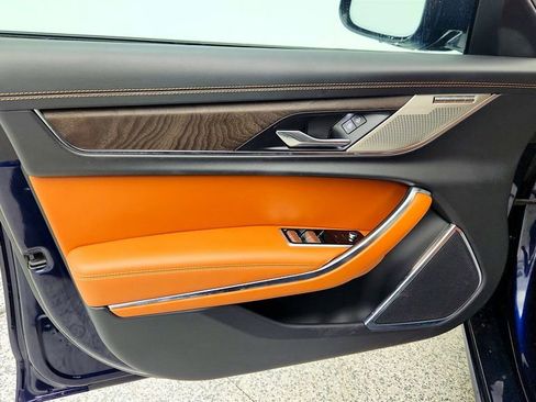 Used 2022 Jaguar XF R-Dynamic SE image 11