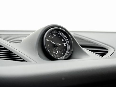 Used 2025 Porsche Macan image 18