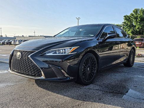 Used 2019 Lexus ES 350 F Sport w/ Accessory Package 2 FWD image 3