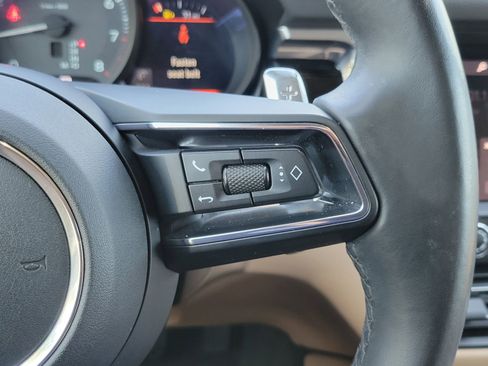 Certified 2023 Porsche Macan image 14