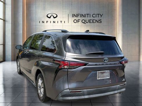 Used 2022 Toyota Sienna LE FWD image 5