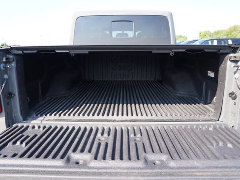 Used 2023 Jeep Gladiator Overland AWD/4WD image 7