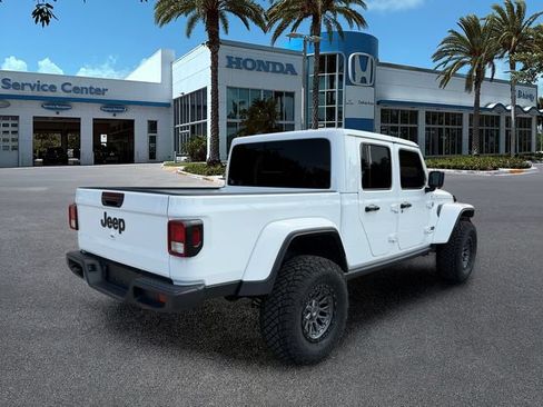 Used 2025 Jeep Gladiator Sport AWD/4WD image 8