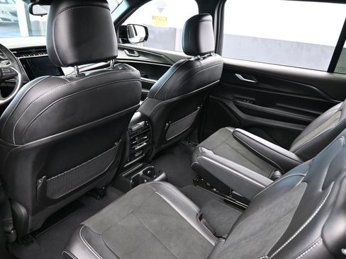 Used 2024 Jeep Grand Cherokee L Altitude image 36