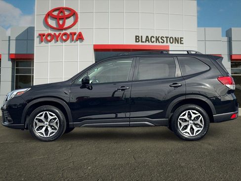 Used 2022 Subaru Forester Premium image 6